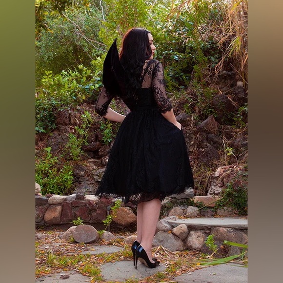 BNWT La Femme En Noir Mourning Dress SZ S - Picture 3 of 4